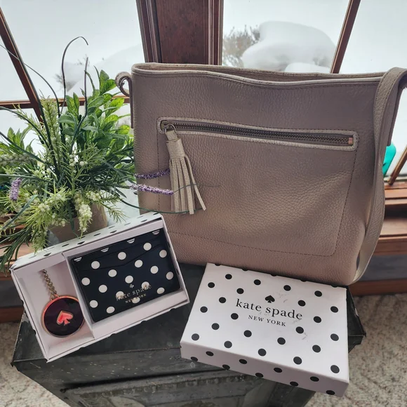 Kate Spade Tan Leather Crossbody Bag Brand New Card Holder And Bag Charm - Picture 1 of 10